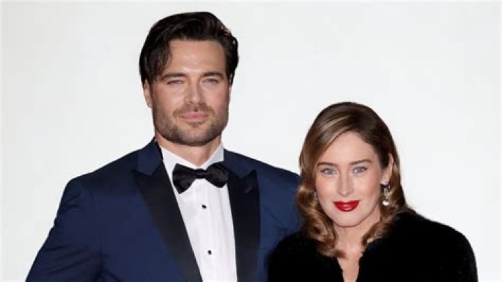 Discover Giulio Berruti's Marital Status